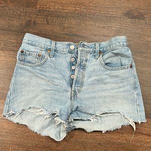 Light wash high rise Levi’s shorts